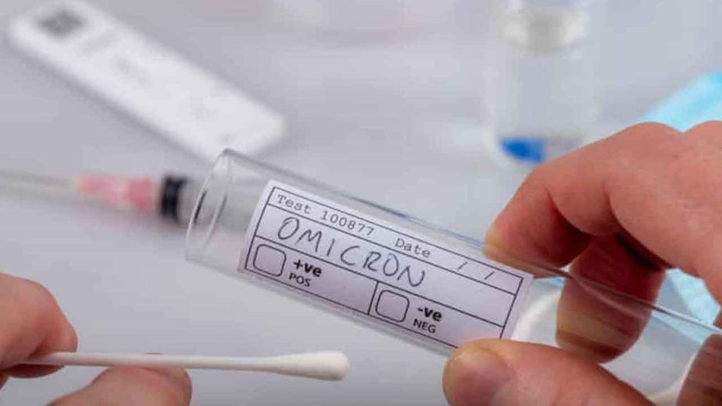 Corona-Omicron: ఒమిక్రాన్ వైరస్ను ఎదుర్కొనే కొత్త చికిత్స.. బ్రిటన్లో వైద్యుల ముందడుగు..! Corona-Omicron: ఒమిక్రాన్ వైరస్ను ఎదుర్కొనే కొత్త చికిత్స.. బ్రిటన్లో వైద్యుల ముందడుగు..!