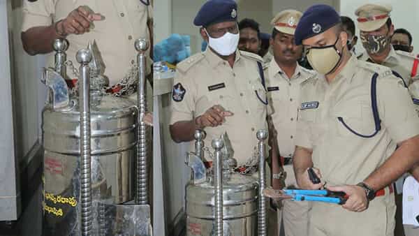 AP Crime News: హుండీ కంటపడిందంటే పగలకొట్టాల్సిందే.. రెచ్చిపోతున్న దొంగలు..