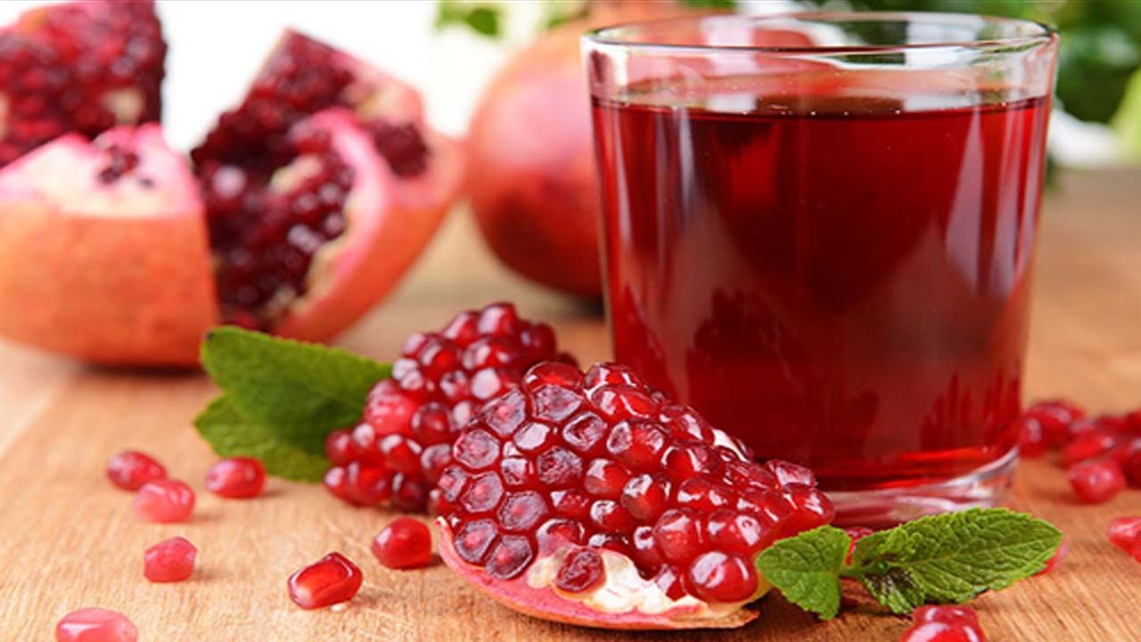 Pomegranate Benefits: చలికాలంలో రోజూ ఒక దానిమ్మ తినడం వలన ఈ సమస్యలు తగ్గుతాయట.. ఎలాగంటే..