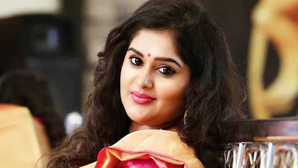 Bigg Boss 5 Telugu: ఫినాలే రేస్లో గాయపడి బెడ్కే పరిమితమైన శ్రీరామచంద్ర.. ప్రియ కామెంట్స్ వైరల్..