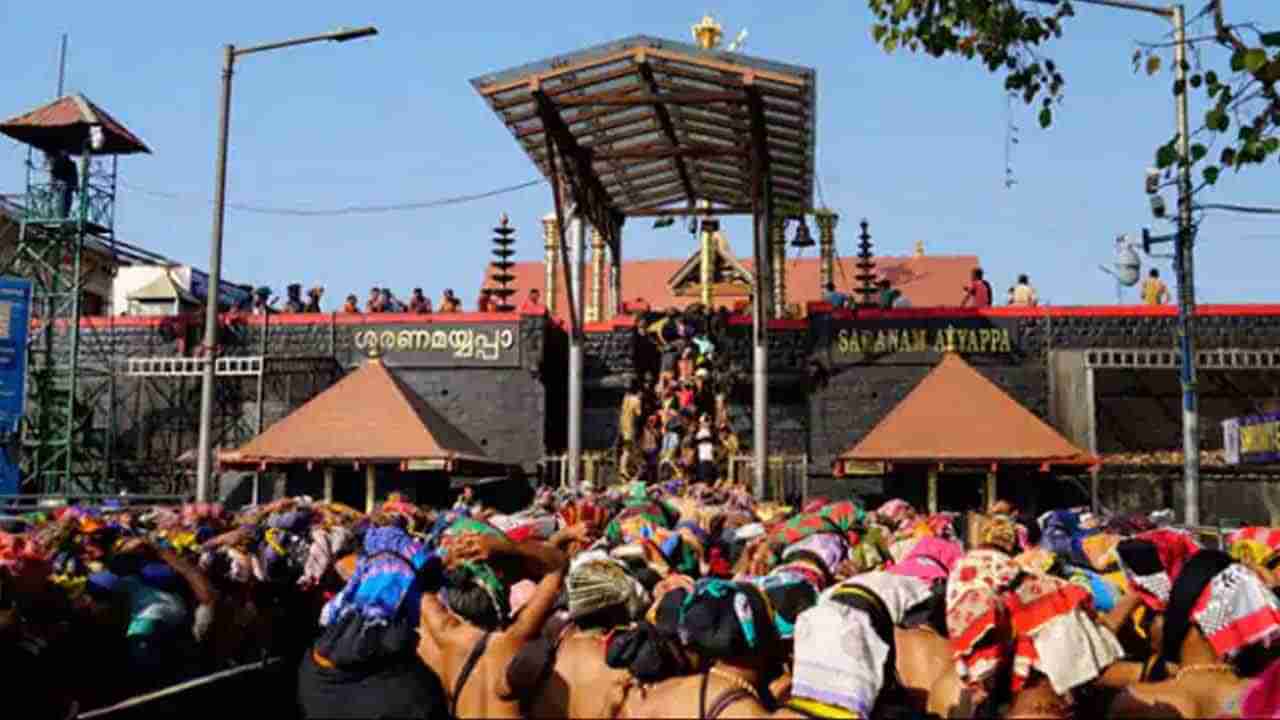 Sabarimala: శబరిమలకు భక్తుల తాకిడి.. భారీవర్షాల నేపధ్యంలో ఇబ్బందులు..