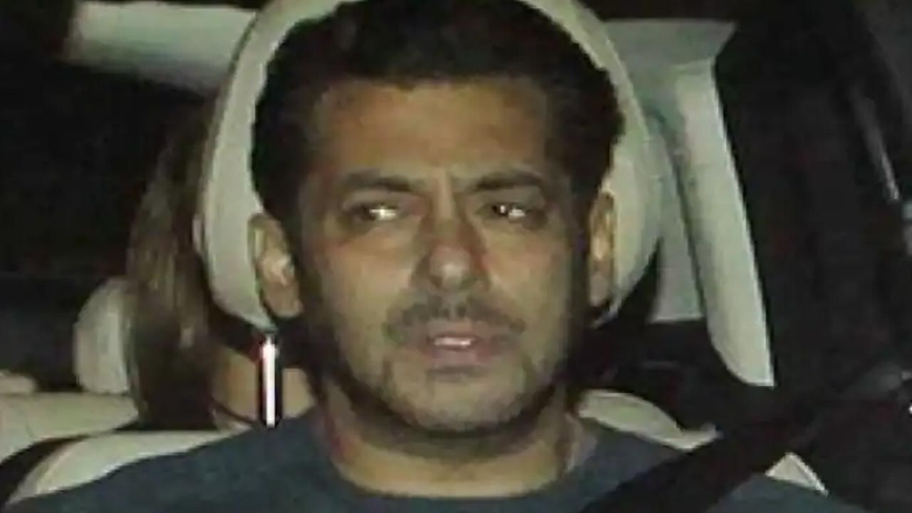 Salman Khan: బాలీవుడ్ హీరో సల్మాన్ ఖాన్ పాముకాటు.. శనివారం రాత్రి ఘటన