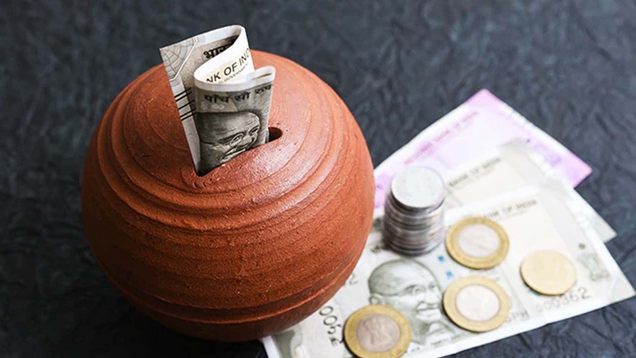 Savings: డిపాజిట్లపై వడ్డీ రేట్లు పెంచిన బ్యాంకులు ఇవే.. ఫిక్స్‌డ్ డిపాజిట్ల కంటే ఎక్కువ వడ్డీనిచ్చే కంపెనీలున్నాయి తెలుసా?