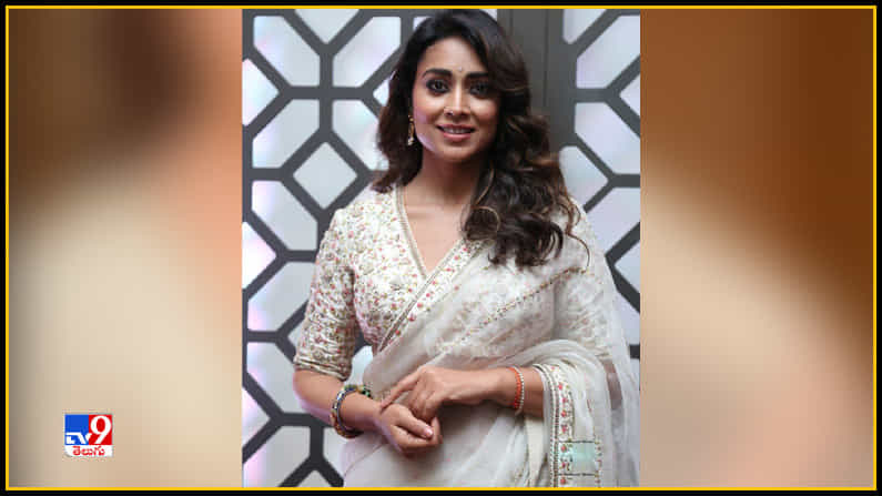 Shriya Saran New Photos. Credit by:Shriya Saran/Instagram