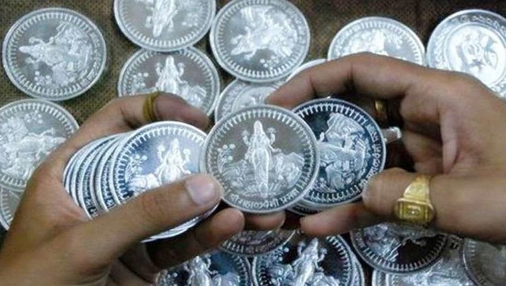 Silver Price Today: తెలుగు రాష్ట్రాల్లో స్థిరంగా కొనసాగుతోన్న వెండి ధరలు.. ఆ పట్టణాల్లో మాత్రం పెరుగుదల..