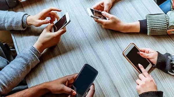 Airtel vs JIO vs VI: ధరలు పెరిగాక రూ. 200లోపు వచ్చే రీఛార్జ్ ప్లాన్లు ఇవే..!