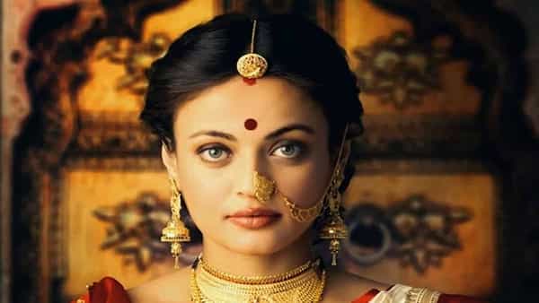 సల్మాన్తో ఎంట్రీ ఇచ్చినా జాతకం మారలేదు.. ఇండస్ట్రీకి దూరమై చాలా ఏళ్లవుతుంది.. ఈ రోజు ఆ బ్యూటీ బర్త్డే..?