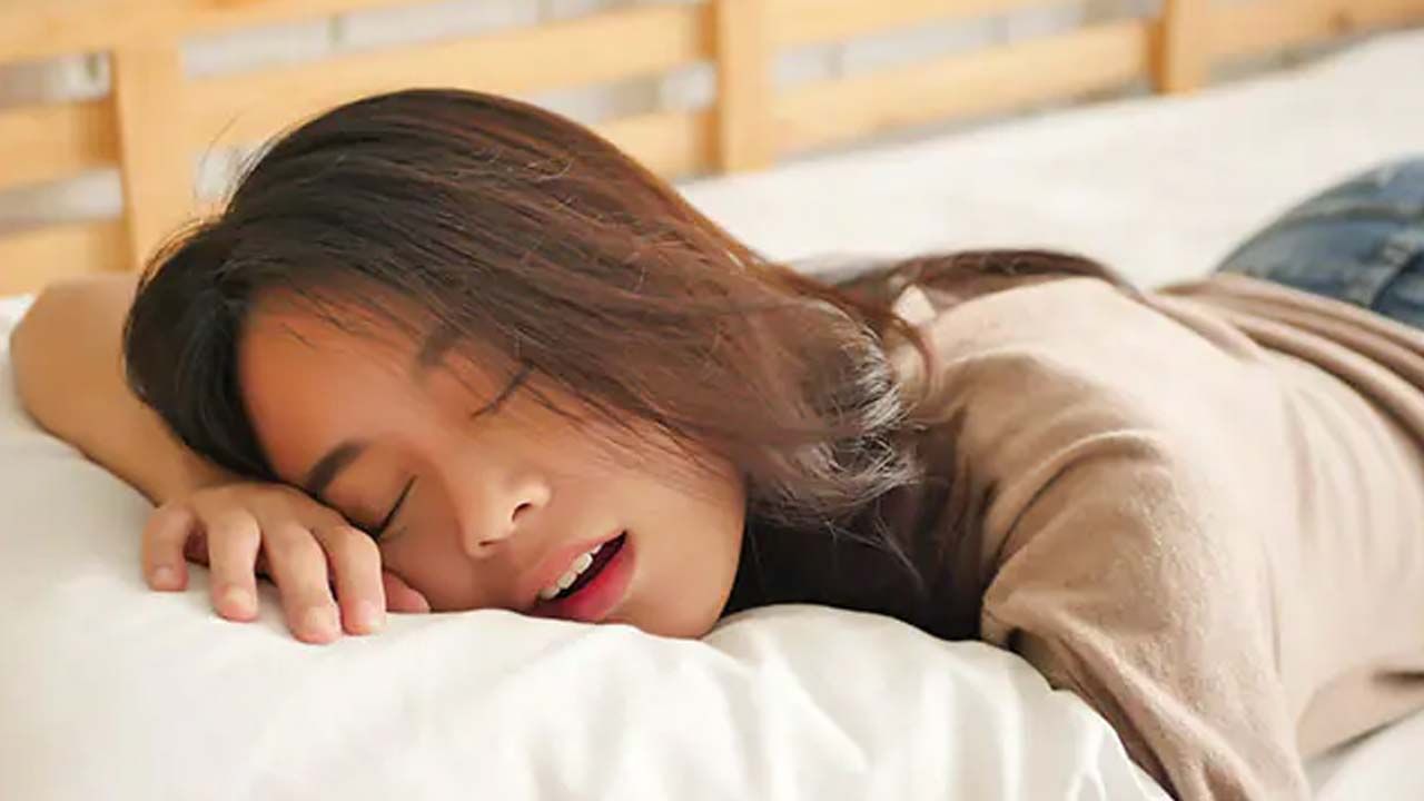 Snoring Tips: గుడ్ న్యూస్.. గురకను మాయం చేసే అద్భుతమైన నివారణ చిట్కా..