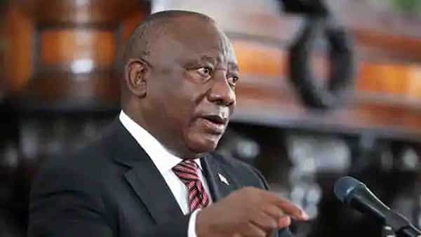 Cyril Ramaphosa: దక్షిణాఫ్రికా అధ్యక్షుడు సిరిల్ రామఫోసాకు కరోనా పాజిటివ్.. అధికారుల్లో ఆందోళన!