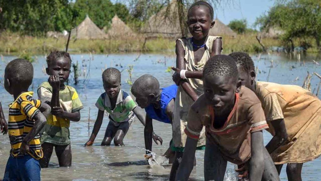 South Sudan: మనవాళిపై పగబట్టిన వైరస్లు.. ఆఫ్రికాలో వింత వ్యాధి.. 100మంది మృతి.. South Sudan: మనవాళిపై పగబట్టిన వైరస్లు.. ఆఫ్రికాలో వింత వ్యాధి.. 100మంది మృతి..