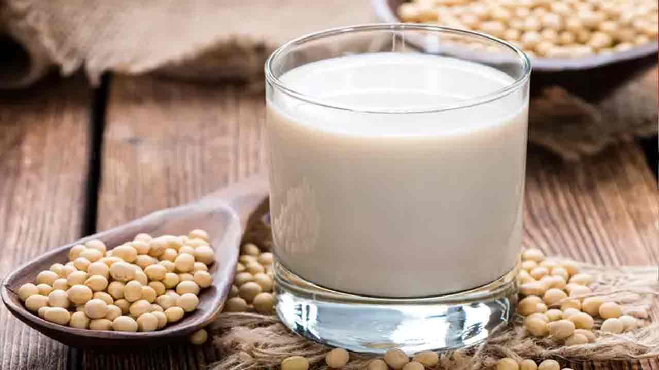 Soy Milk Benefits: ప్రకృతి ఇచ్చిన ఒక వరం సోయాపాలు.. ప్రోస్టేట్ క్యాన్సర్స్‌ను దరిచేరనీయని గుణం దీని సొంతం..