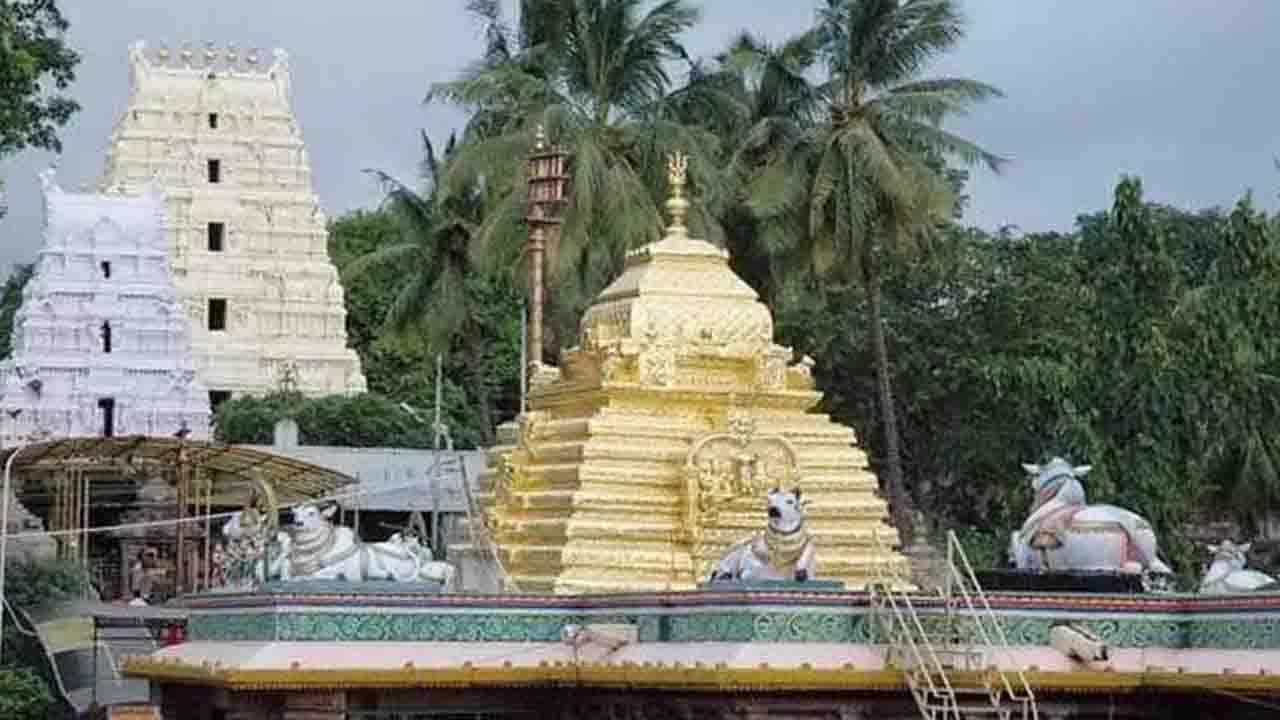 Srisailam: కరోనా ఎఫెక్ట్..  నేటి నుంచి శ్రీశైలం ఆలయంలో ఆంక్షలు..