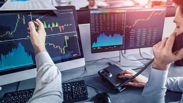 Stock Market: స్టాక్ మార్కెట్లో పెట్టుబడి పెట్టాలనుకుంటున్నారా.. అయితే ఇది తెలుసుకోండి..