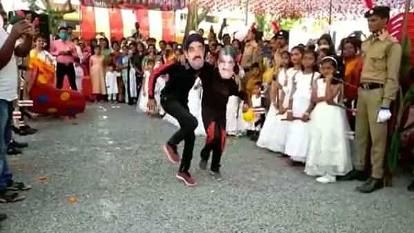 Viral Video: నాటునాటు సాంగ్కు ఎమ్మెల్యే ఫేస్ మాస్క్తో ఇద్దరు విద్యార్థులు అదిరిపోయే డ్యాన్స్.. వీడియో వైరల్