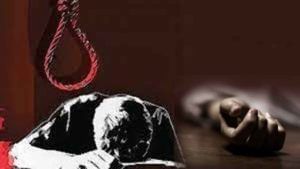 Student Suicide: ఉద్యోగం వస్తుందో.. రాదోనని హాస్టల్‌ గదిలో విద్యార్థి ఆత్మహత్య..!