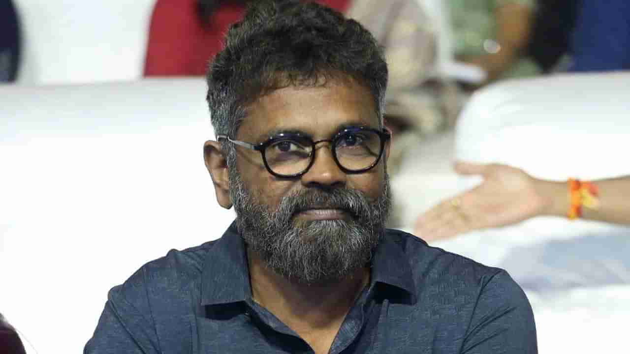 Sukumar: వాళ్ళు పడిన కష్టం అంతా ఇంతా కాదు.. పుష్ప టీమ్‌లో వారికి ఒక్కొక్కరికి లక్షరూపాయిలు ప్రకటించిన సుకుమార్..