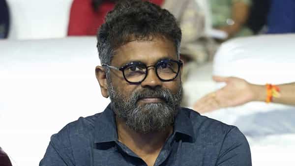Sukumar: వాళ్ళు పడిన కష్టం అంతా ఇంతా కాదు.. పుష్ప టీమ్లో వారికి ఒక్కొక్కరికి లక్షరూపాయిలు ప్రకటించిన సుకుమార్..