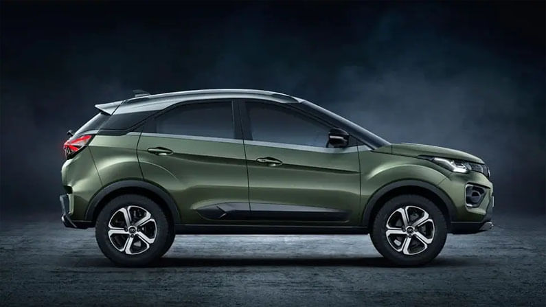 టాటా నెక్సాన్ (Tata Nexon): టాటా నెక్సాన్ 2017లో క్రాష్ టెస్ట్‌లో 5 స్టార్స్‌ రేటింగ్‌ సాధించిన మొట్టమొదటి మేడ్-ఇన్-ఇండియా కారుగా రికార్డ్‌ను కలిగి ఉంది. 2021లో అన్ని టాటా నెక్సాన్ వేరియంట్‌లు రెండు ఎయిర్‌బ్యాగ్‌లు, ఏబీఎస్‌, ISOFIX చైల్డ్-సీట్ మౌంట్‌లతో ప్రామాణికంగా వచ్చాయి. టాప్ మోడల్‌కు రూ. 7.30 లక్షల నుండి రూ. 13.35 లక్షల మధ్య ధర ఉంటుంది. డీజిల్-ఆటోమేటిక్ మోడల్‌లో రెండు ఎయిర్‌బ్యాగ్‌లు ఉన్నాయి.