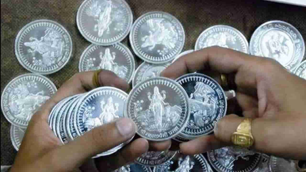 Silver Price Today: తెలుగు రాష్ట్రాల్లో స్థిరంగా ఉన్న వెండి ధరలు.. కిలో సిల్వర్‌ రేట్‌ ఎంతంటే..?