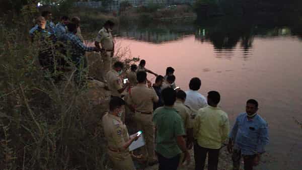 Hyderabad: కూకట్పల్లిలో విషాదం.. సెల్లార్ గుంతలో పడి ముగ్గురు బాలికలు దుర్మరణం