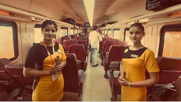 Indian Railways: ఇక రైళ్లలో ప్రయాణిస్తే.. విమానం తరహా సదుపాయాలు.. ప్రయాణీకులను పలకరించనున్న హోస్టెస్లు!