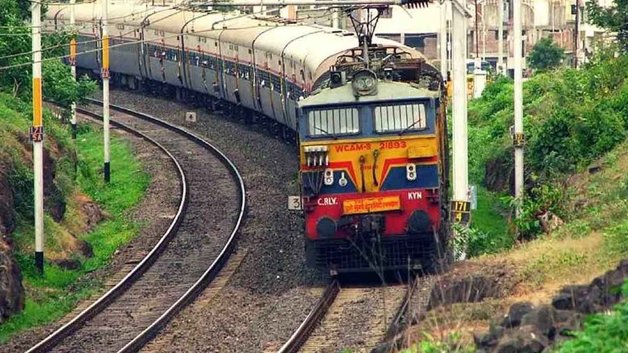 Trains Cancelled: కోవిడ్ విజృంభణ.. దక్షిణ మధ్య రైల్వే కీలక నిర్ణయం.. ఆ రైళ్లన్నీ రద్దు..