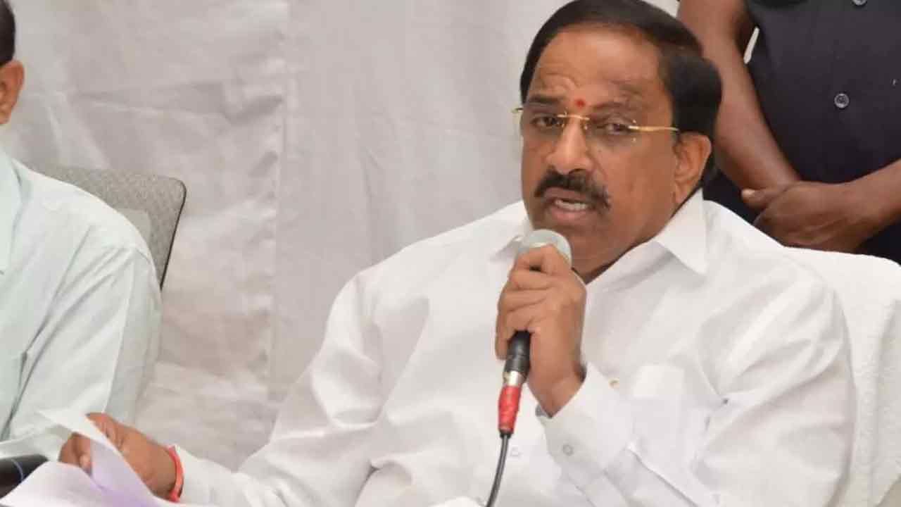 Telangana Politics: తెలంగాణ పాలిటిక్స్‌లో మళ్లీ హాట్‌ టాపిక్‌గా మారిన మాజీమంత్రి.. ఆయన చేసి కామెంట్స్ ఏంటంటే..!