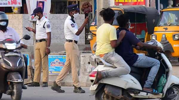 Hyderabad: ఈ వేరియంట్ బారిన పడ్డ వారికి ఐపీసీ సెక్షన్స్తో చికిత్స.. వైరల్గా మారిన ట్రాఫిక్ పోలీసుల ట్వీట్..