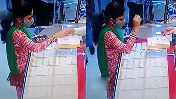 Viral Video: అమ్మ బాబోయ్.. ఈ లేడీ మాములు కీలాడి కాదు.. ఒకటికి రెండుసార్లు చూస్తేకానీ దొంగతనం చేసినట్లు తెలియదు..