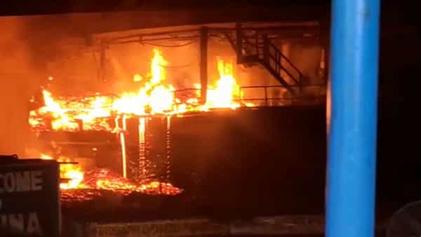 Visakha Steel Plant: వైజాగ్ స్టీల్ప్లాంట్లో భారీ అగ్నిప్రమాదం..నేలపాలైన ఉక్కు ద్రవం..రూ.50లక్షలమేర ఆస్థి నష్టం