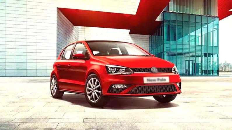 వోక్స్‌వ్యాగన్ పోలో (Volkswagen Polo): వోక్స్‌వ్యాగన్ పోలో ఈ జాబితాలో అత్యంత పురాతనమైనది అయినప్పటికీ క్రాష్ టెస్ట్‌లో 4 స్టార్‌లను సాధించింది. పోలో గతంలో ఎయిర్‌బ్యాగ్‌లు లేకుండా 4 స్టార్ రేటింగ్‌ను సాధించింది. ఇప్పుడు ఎయిర్ బ్యాగ్‌లు, ఏబీఎస్‌ వంటి ప్రామాణిక భద్రతా పరికరాలతో, కారు ఇప్పుడు గతంలో కంటే సురక్షితంగా ఉంది. ఈ కారు 1.0-లీటర్ పెట్రోల్ ఇంజన్‌తో మాన్యువల్ లేదా ఆటోమేటిక్ గేర్‌బాక్స్‌తో వచ్చింది.