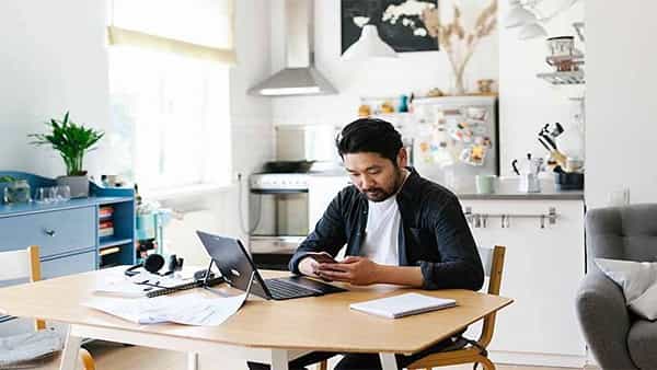 Work from Home: ఏ పనీ చేయకుండా.. ఆఫీసుకు వెళ్లకుండా ఐదేళ్ల పాటు జీతం తీసుకున్న మహానుభావుడు! ఎలా అంటే..