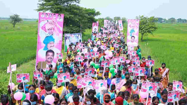 TRS Group War: రాములు వర్సెస్ మదన్ లాల్.. హీటెక్కిన వైరా వైరం.. ఆయన సపోర్ట్తోనే..