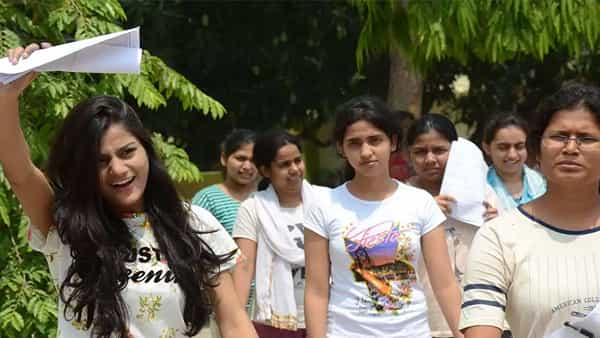 AICTE scholarship: ఇంజినీరింగ్ చదివే విద్యార్థినులకు రూ. 50 వేల వరకు స్కాలర్ షిప్.. పూర్తి వివరాలివే..