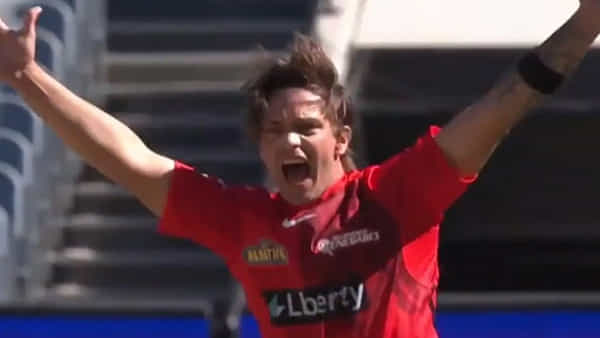 Big Bash League: 4 బంతుల్లో 4 వికెట్లు .. గింగిరాలు తిరిగే బంతులతో ప్రత్యర్థులకు చుక్కలు చూపించిన ఆసీస్ స్పిన్నర్ ..