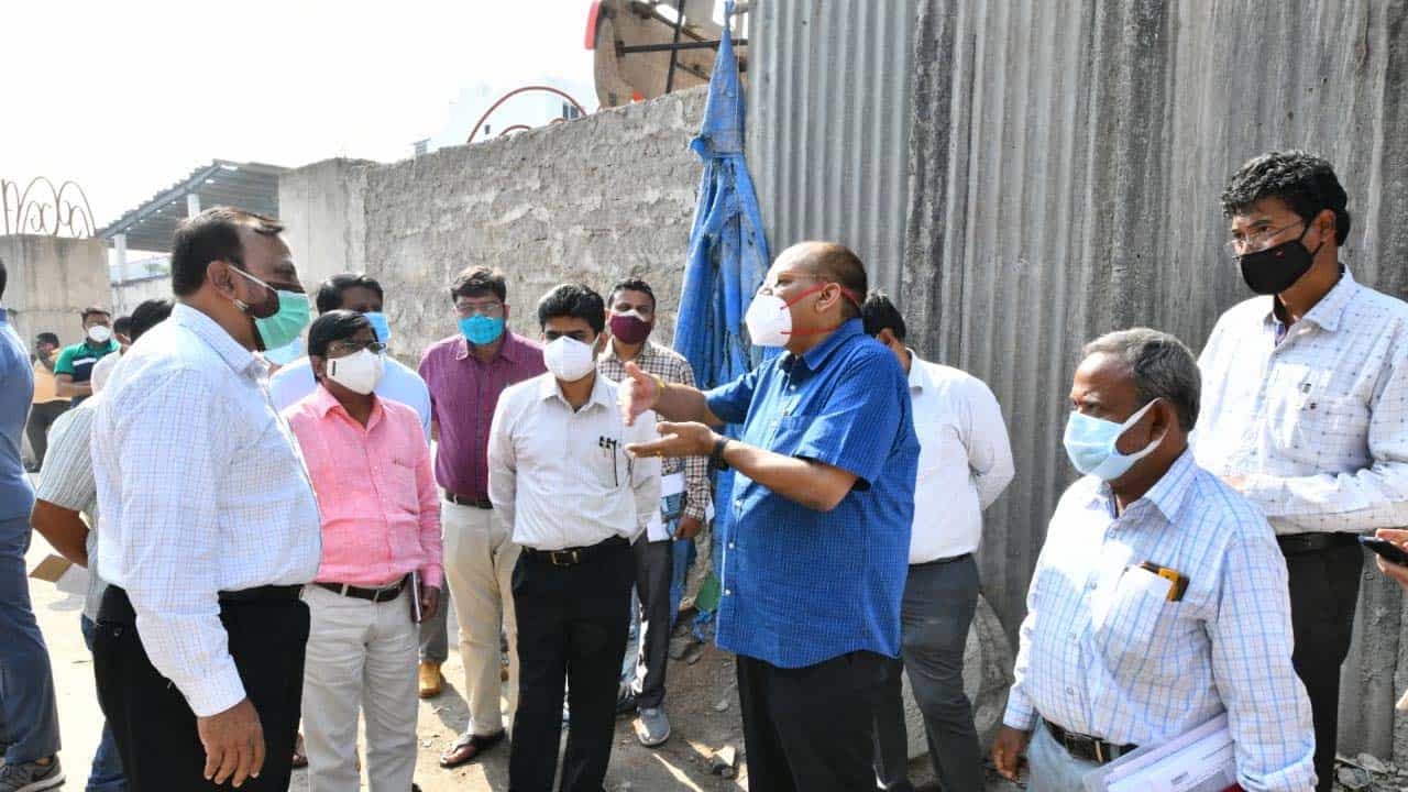 వ్యూహాత్మక రహదారుల అభివృద్ధి ప్రాజెక్టు (ఎస్.ఆర్.డి.పి) పథకం రెండో దశలో ఆరాంఘడ్ నుండి జూపార్క్ వరకు శంషాబాద్ నుంచి పాతబస్తీకి సులువుగా ప్రయాణించేందుకు ప్రాజెక్టులను చేపట్టారు. ఇందులో భాగంగా చేపట్టిన బహదూర్పురా జంక్షన్ నిర్మాణ పనులను రాష్ట్ర ప్రభుత్వ ప్రధాన కార్యదర్శి సోమేశ్ కుమార్ ఆకస్మికంగా తనిఖి చేశారు.