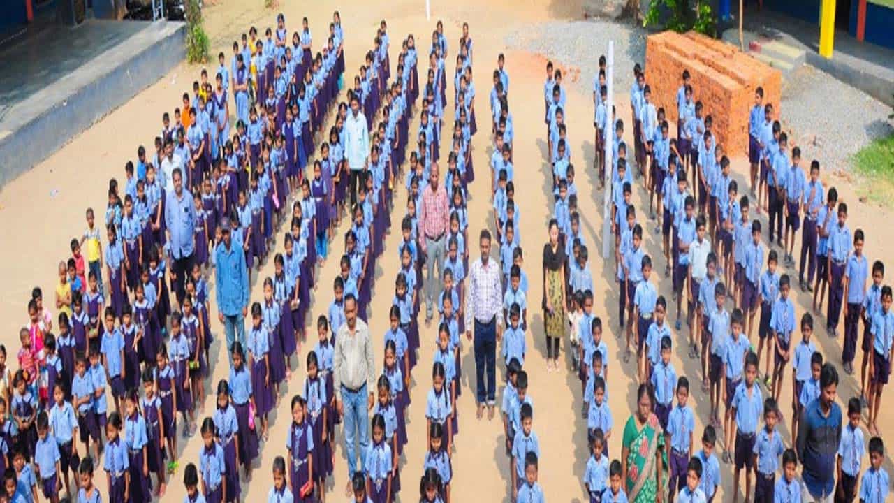 ప్రైవేటు విద్యా వ్యవస్థల ఫీజుల నియంత్రణ అంశం కూడా కమిటీ చర్చించనుంది.