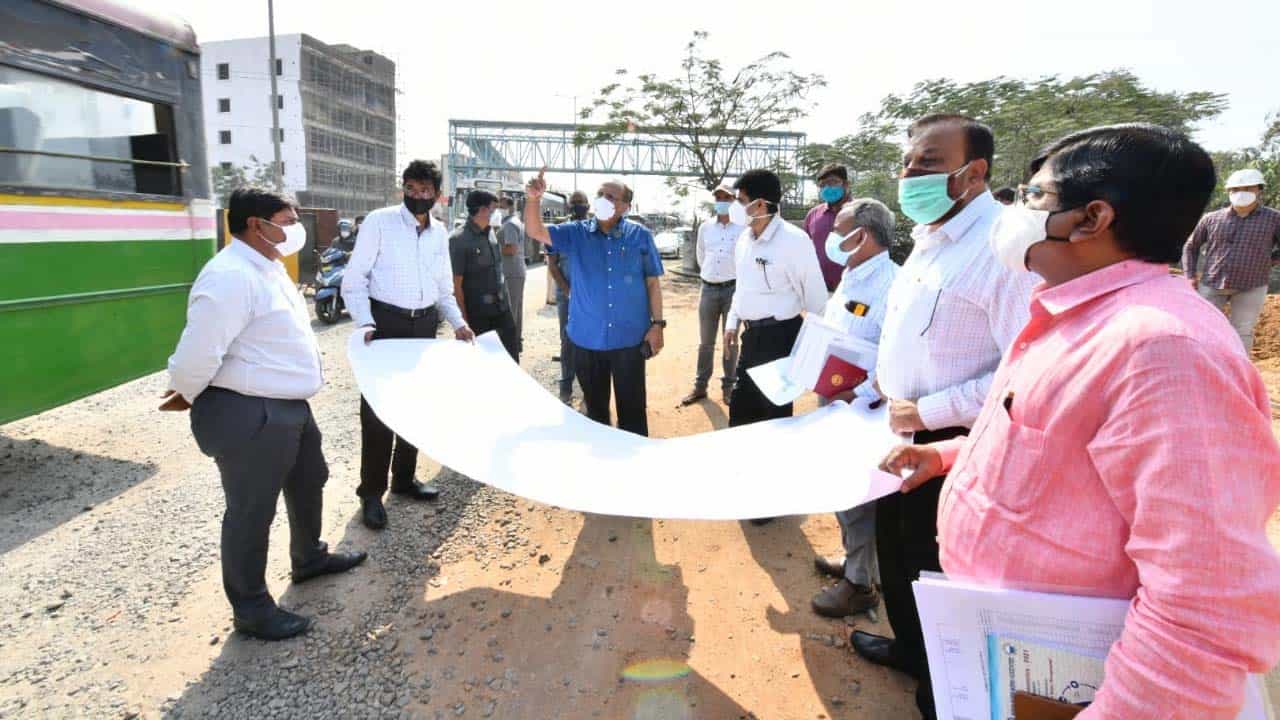 4.5 కిలోమీటర్ల అతి పెద్ద ఫ్లయ్ ఓవర్ నిర్మాణం మార్చి 2023 వరకు పూర్తి చేయాలన్న లక్ష్యమంగా పెట్టుకున్నట్లు అధికారులు తెలిపారు.