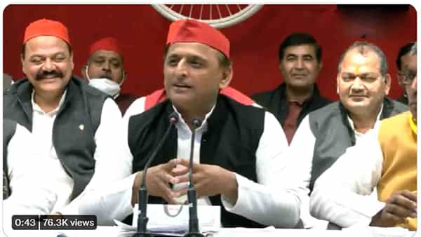 Akhilesh Yadav: శ్రీకృష్ణుడు కలలో కనిపించి చెప్పాడు.. యూపీలో రాబోయేది ఎస్పీ ప్రభుత్వమేః అఖిలేష్ యాదవ్
