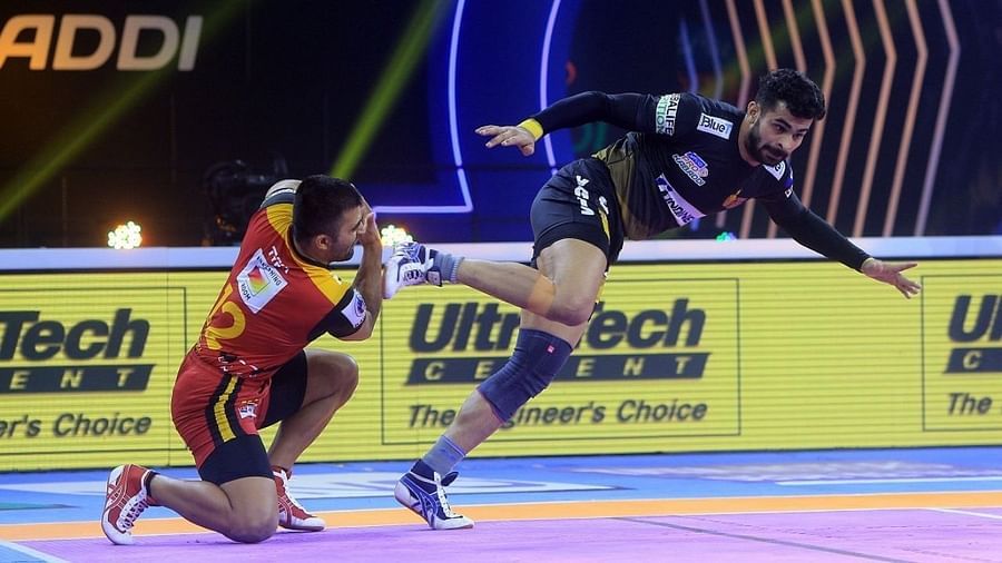 హాఫ్ టైమ్ తర్వాత, టైటస్ జట్టు పునరాగమనం చేసి పాయింట్ల తేడాను తగ్గించి స్కోరును సమం చేసింది. మ్యాచ్‌లో విజయం సాధించాలని ఇరు జట్లు తీవ్రంగా ప్రయత్నించినప్పటికీ ఫలితం మాత్రం టైగానే మిగిలిపోయింది. ఈ టై మ్యాచ్‌ల తర్వాత, బెంగళూరు బుల్స్ 18 పాయింట్లతో, యూ ముంబా 17, యూపీ యోధా 13 పాయింట్లతో ఉన్నాయి. ఈ మూడు జట్లు తలా ఐదు మ్యాచ్‌లు ఆడాయి. తెలుగు టైటాన్స్ నాలుగు మ్యాచ్‌ల్లో ఎనిమిది పాయింట్లు సాధించింది.