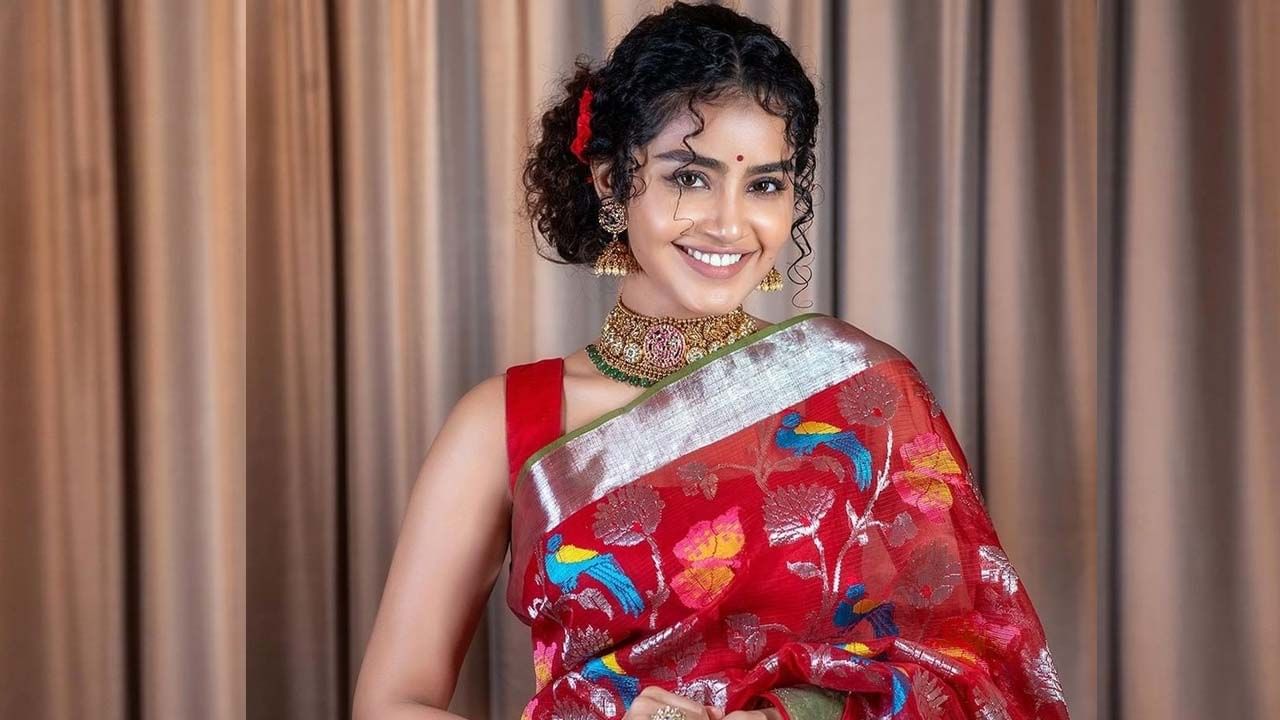   Andala Bhama Anupama Parameswaran has been introduced to the Telugu audience with the film directed by Trivikram. 