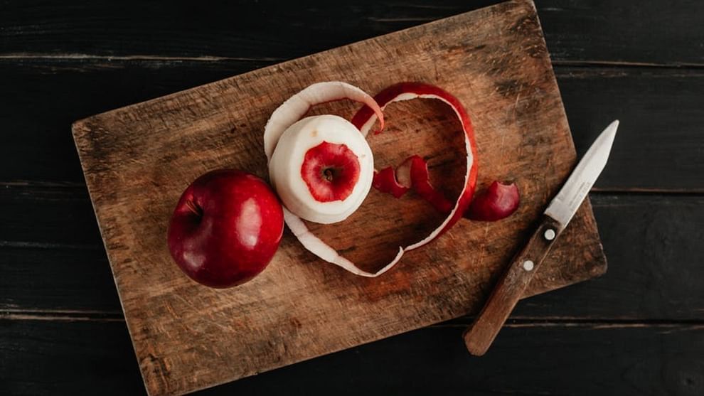 Apple Peels: యాపిల్ తొక్కలను విసిరేయకండి.. ఇలా ఉపయోగించుకోండి..