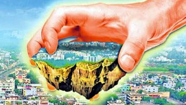 AP: పాత భూ రికార్డులు తారుమారు.. చిత్తూరు జిల్లాలో నలుగురు అధికారులపై కేసు నమోదు..