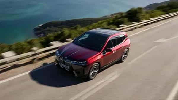 BMW iX EV ఇండియాలో ప్రారంభం.. ఒక్కసారి ఛార్జ్ చేస్తే 425 కిలోమీటర్ల ప్రయాణం.. ధర ఎంతంటే..?