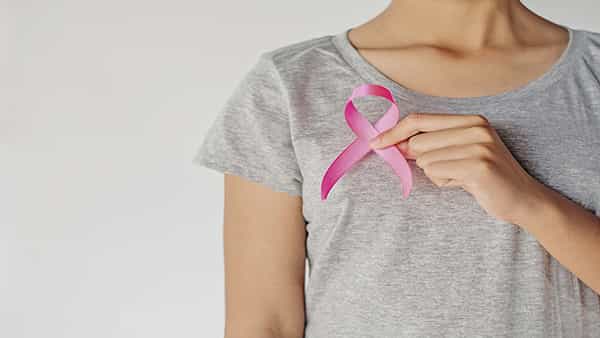 Breast Cancer: పెరుగుతున్న రొమ్ము క్యాన్సన్ బాధితులు.. చికిత్స లేకుండానే నివారించవచ్చు..!