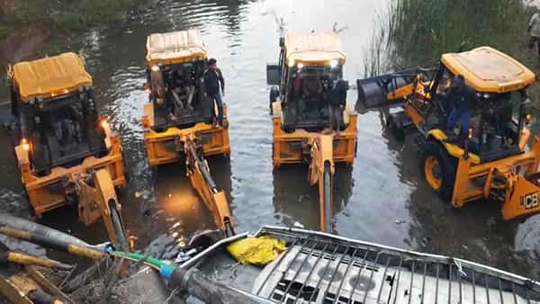 Bus Accident: మధ్యప్రదేశ్లో ఘోర ప్రమాదం.. నదిలో పడ్డ బస్సు.. ముగ్గురు మృతి, 28మందికి గాయాలు