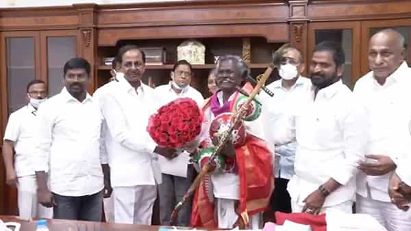 Kinnera artist Mogulaiah: పద్మశ్రీ మొగిలయ్యకు సీఎం కేసీఆర్ ఊహించని గిఫ్ట్.. ఏమిచ్చారంటే..