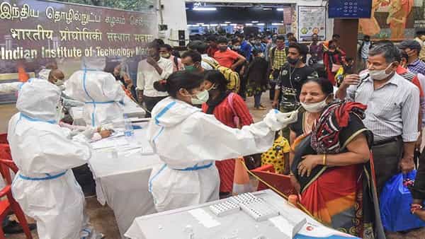 Corona Virus: కోవిడ్-19 ఒకరి నుంచి నలుగురికి వ్యాప్తి.. కీలక విషయాలు వెల్లడించిన ఐఐటీ మద్రాస్ పరిశోధకులు