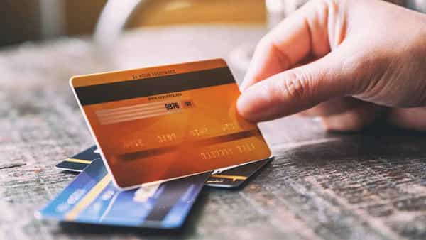 Credit Card: మీరు క్రెడిట్ కార్డు వాడుతున్నారా..? ఈ విషయాలను గుర్తించుకోండి.. లేకపోతే కష్టాల్లో ఇరుక్కున్నట్లే..!