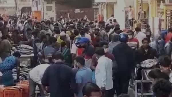 Hyderabad: సండే కరోనా వ్యాప్తికి సెలవు లేదండి..! ఇంత డ్యామేజ్ జరిగినా అసలు భయమన్నదే లేదుగా..?